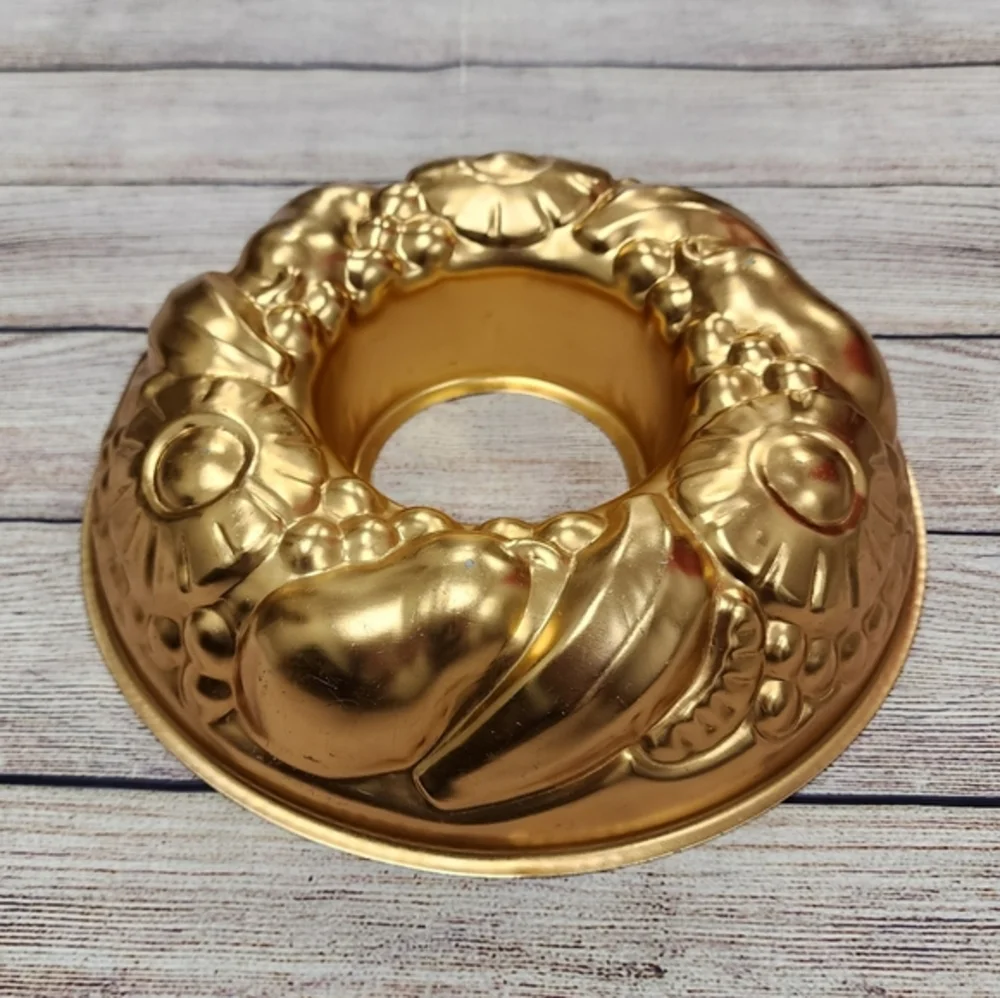 Vintage Copper Aluminum Fruit Wreath Jello‎ Salad Mold
